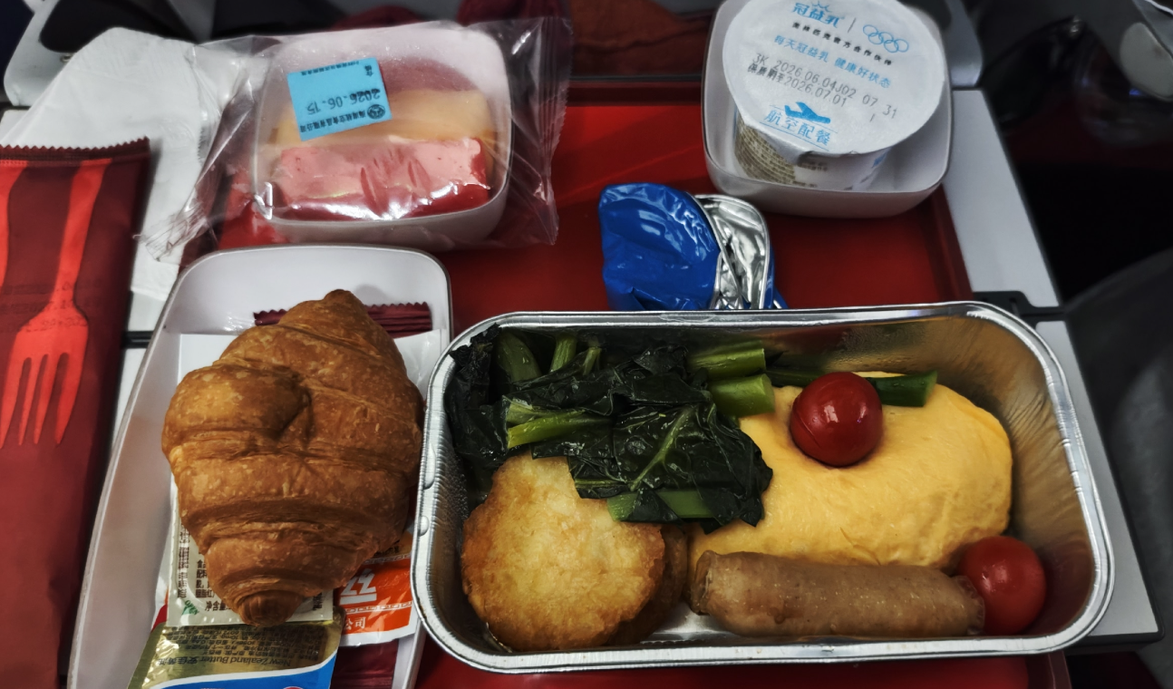 Фото Всё вкусно и полёт просто идеальный. Хороший самолёт + отличный экипаж.